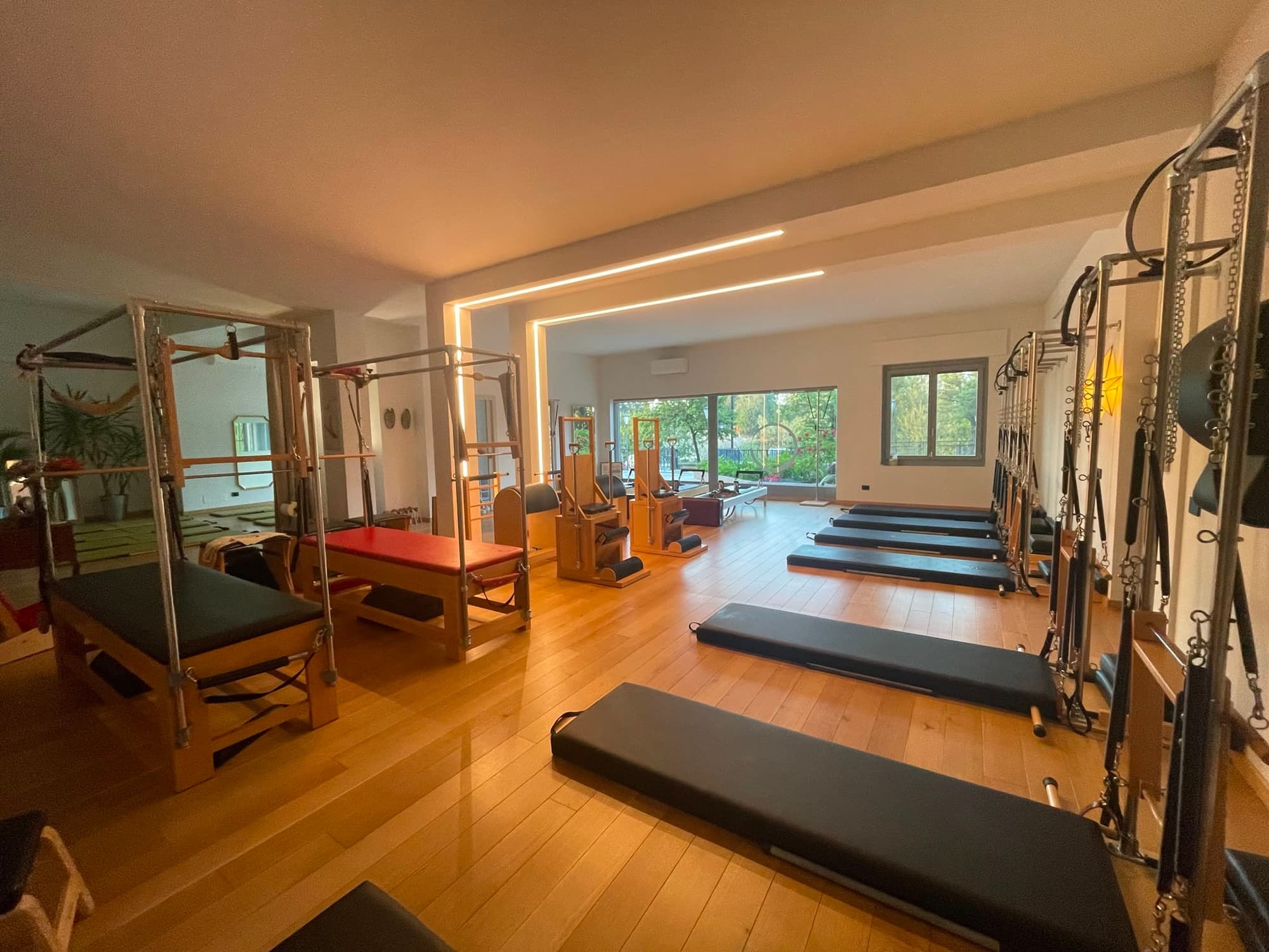 La sala grande dello studio, con Cadillac e Reformer